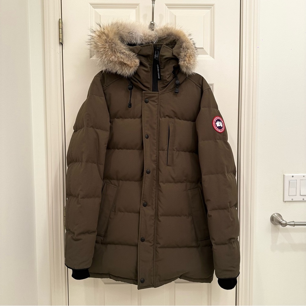CANADA GOOSE PUFFER JACKET (CARSON PARKA HERITAGE-MILITARY GREEN COLOR)